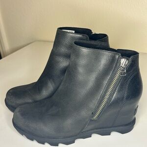 Sorel Black Leather Ankle Booties with Zipper